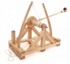 Dřevěný model Da Vinciho katapultu